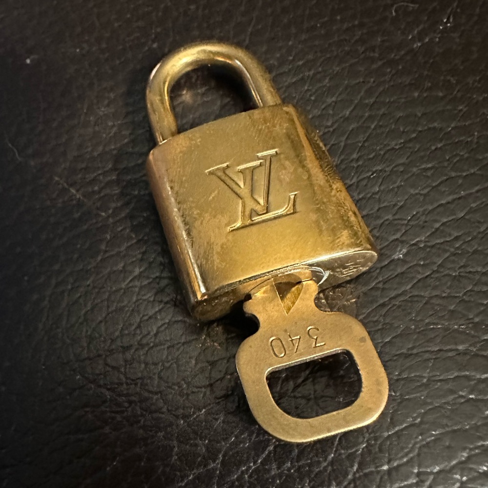 EUC LV LOCK AND KEY #340